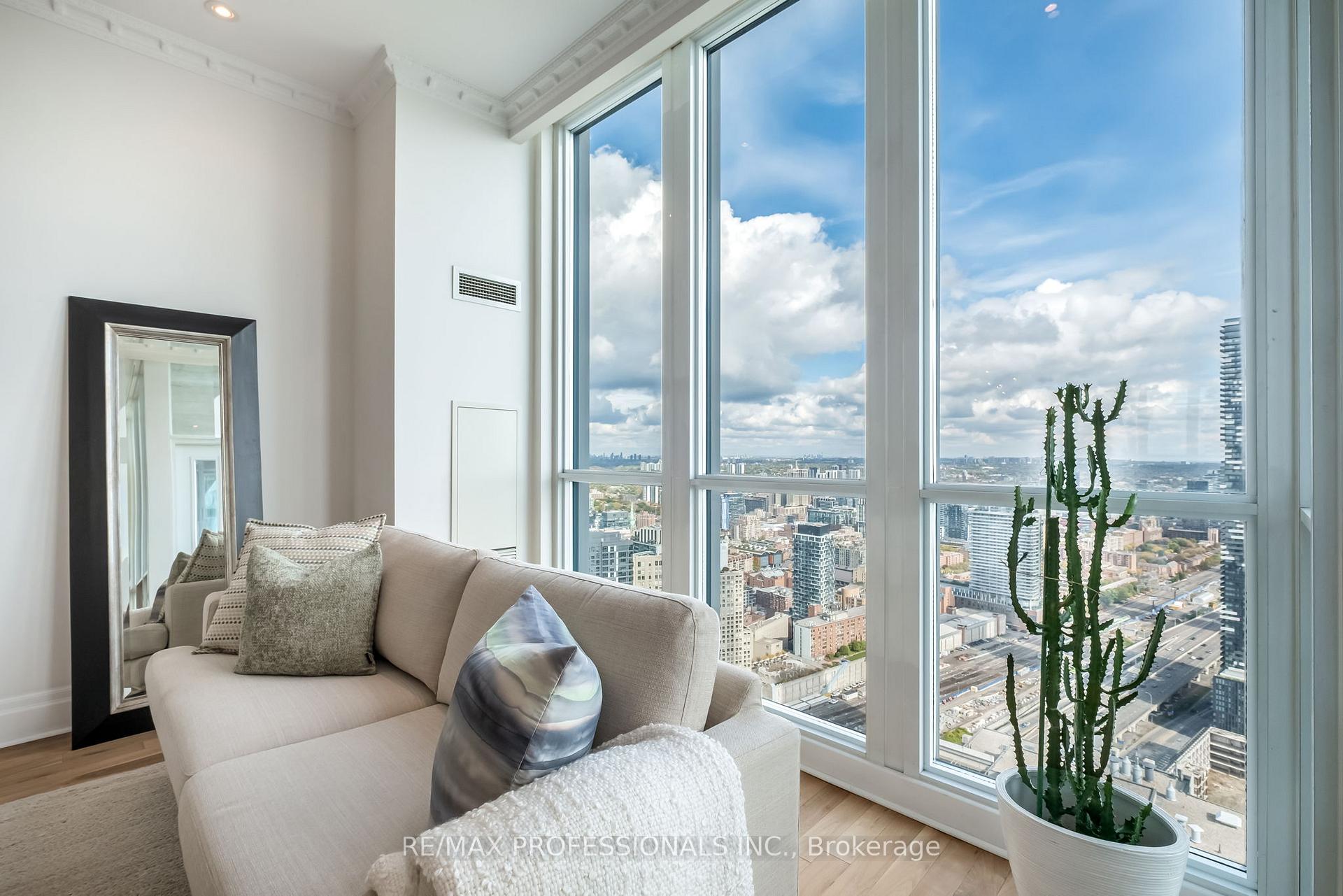 Photo 18 of Unit 5304, 16 Harbour Street, Toronto, Waterfront Communities — HOMEH