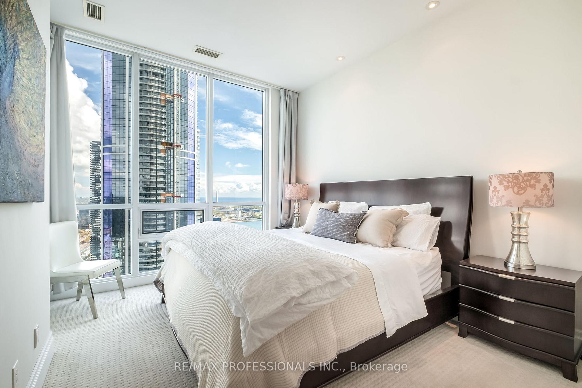Photo 25 of Unit 5304, 16 Harbour Street, Toronto, Waterfront Communities — HOMEH