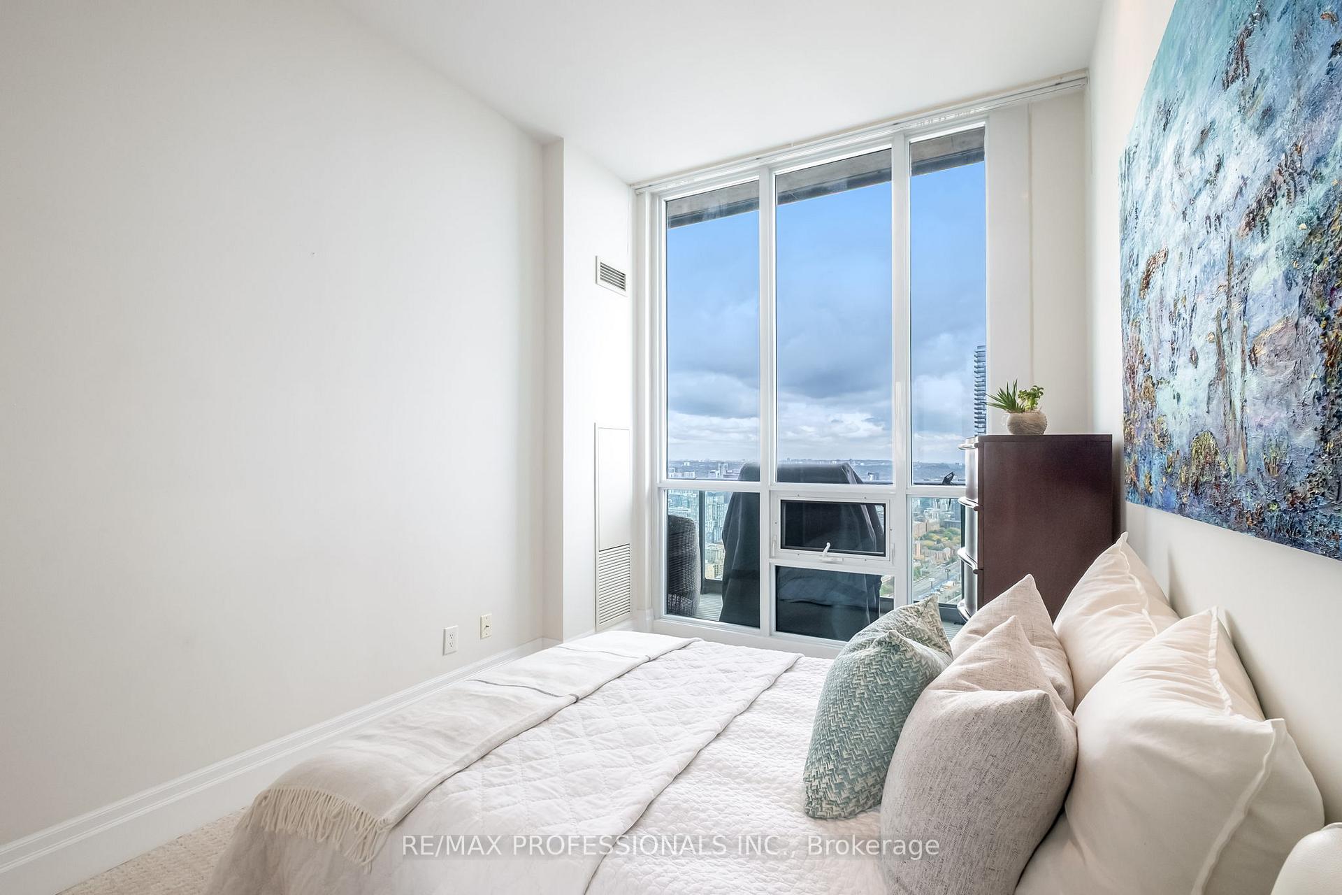 Photo 35 of Unit 5304, 16 Harbour Street, Toronto, Waterfront Communities — HOMEH