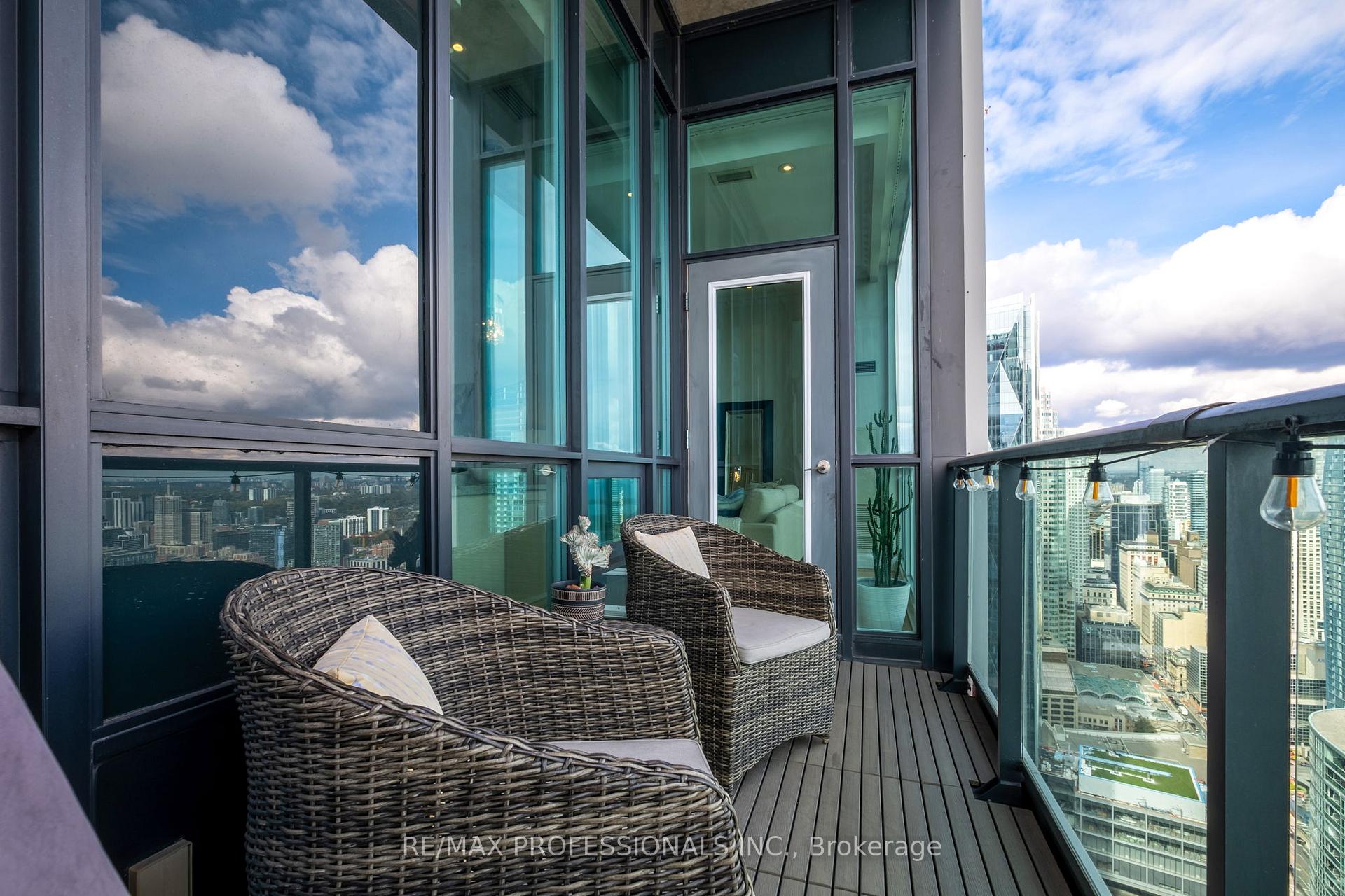 Photo 37 of Unit 5304, 16 Harbour Street, Toronto, Waterfront Communities — HOMEH