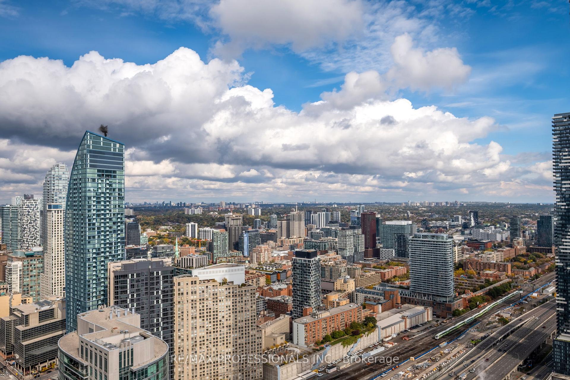 Photo 39 of Unit 5304, 16 Harbour Street, Toronto, Waterfront Communities — HOMEH