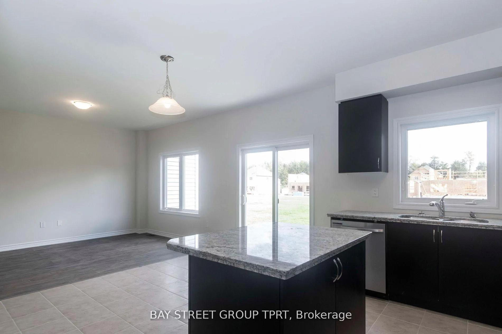 Photo 3 of 210 Beechwood Forest Lane, Gravenhurst, Muskoka (S) — HOMEH