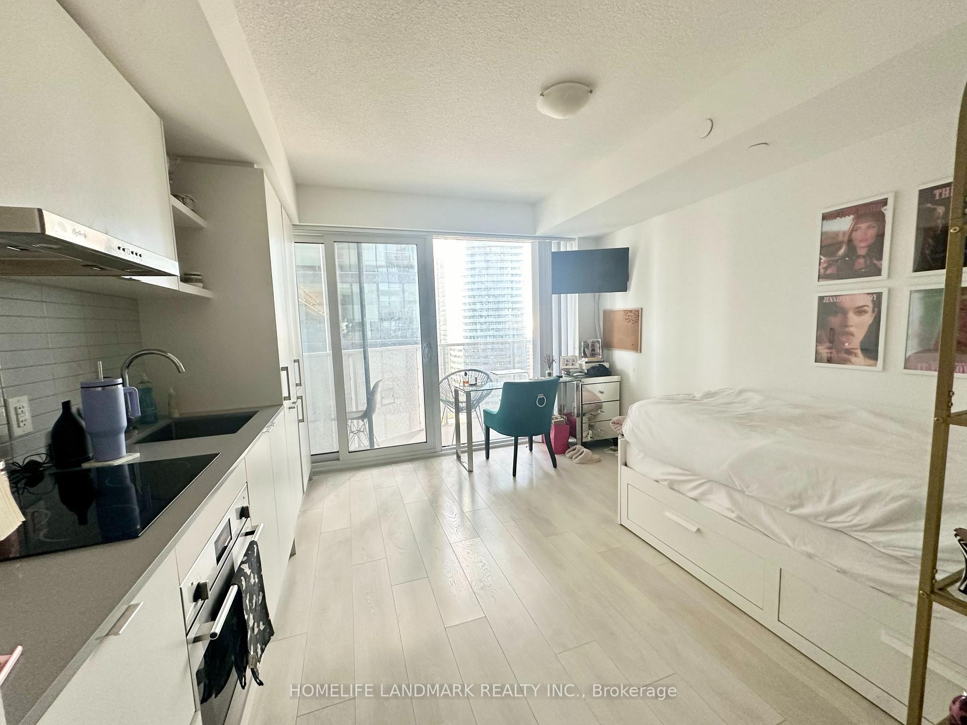 Photo 2 of Unit 1911, 100 Harbour Street, Toronto, Waterfront Communities — HOMEH