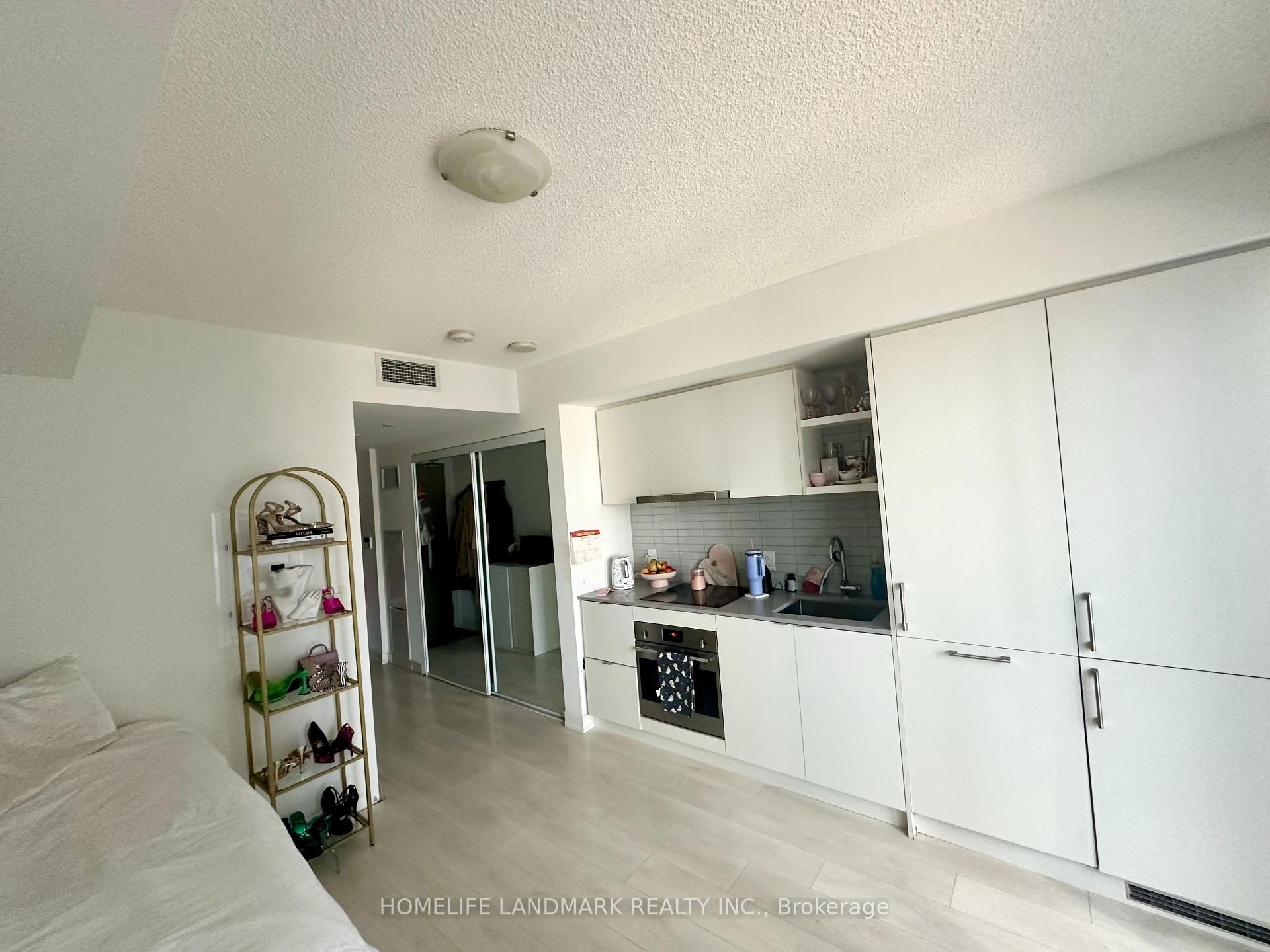 Photo 5 of Unit 1911, 100 Harbour Street, Toronto, Waterfront Communities — HOMEH