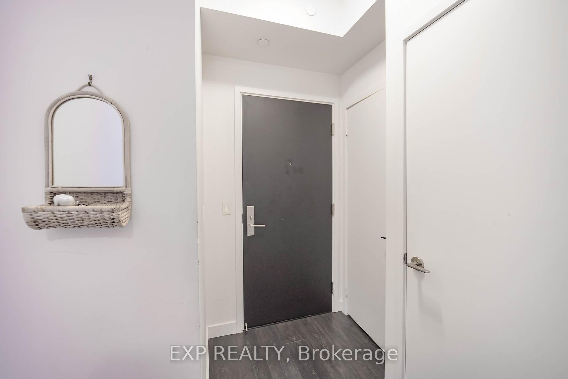 Photo 3 of Unit 5505, 8 Eglinton Avenue E, Toronto, Mount Pleasant West — HOMEH