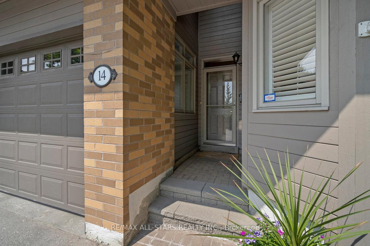 Photo 2 of 14 Kingfisher Cove Way, Markham, Greensborough — HOMEH