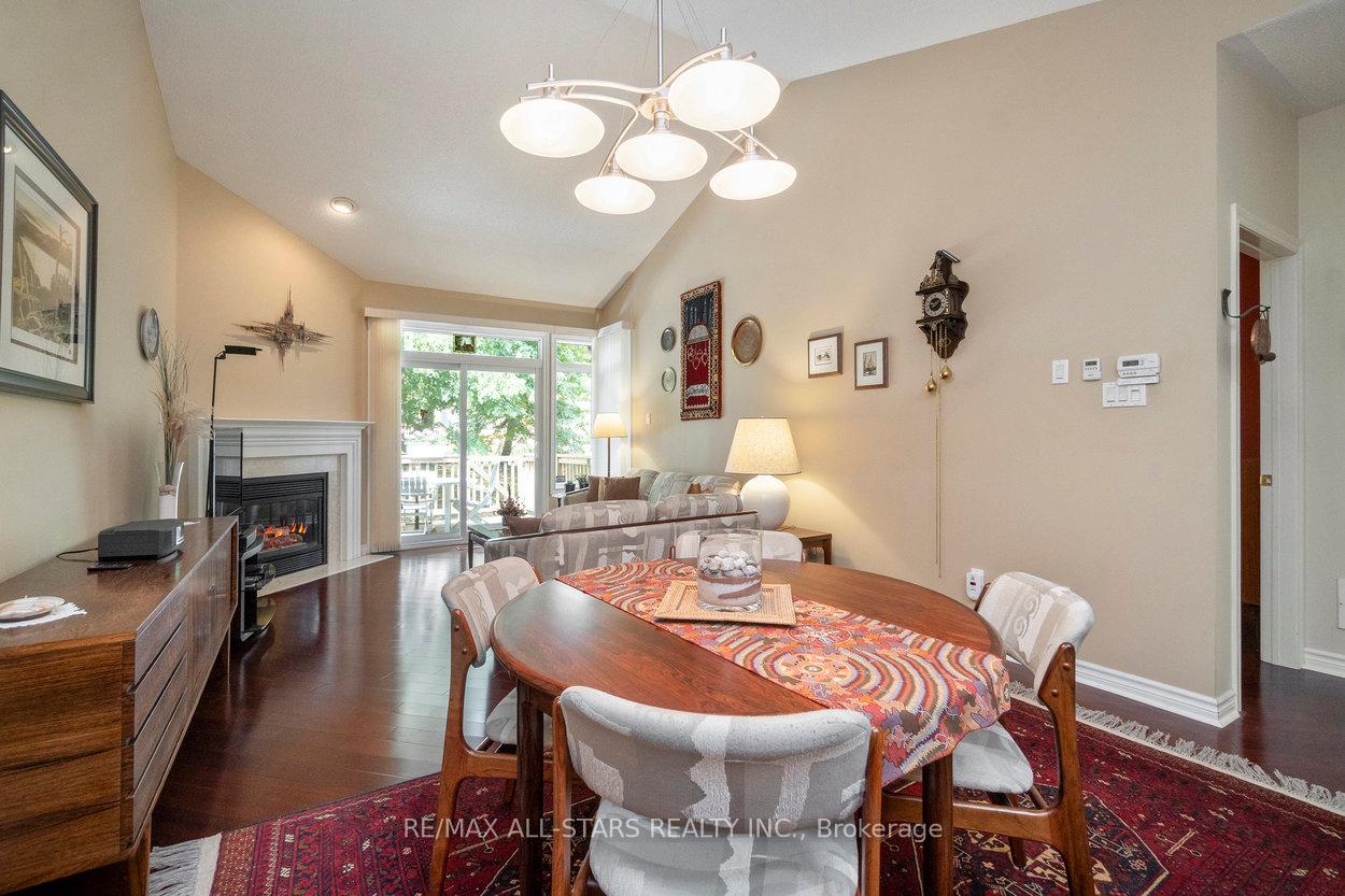 Photo 3 of 14 Kingfisher Cove Way, Markham, Greensborough — HOMEH