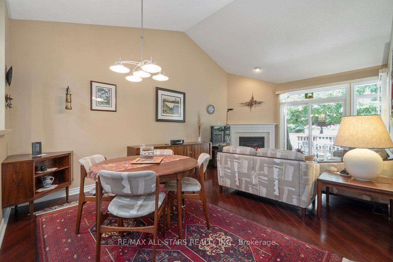 Photo 4 of 14 Kingfisher Cove Way, Markham, Greensborough — HOMEH
