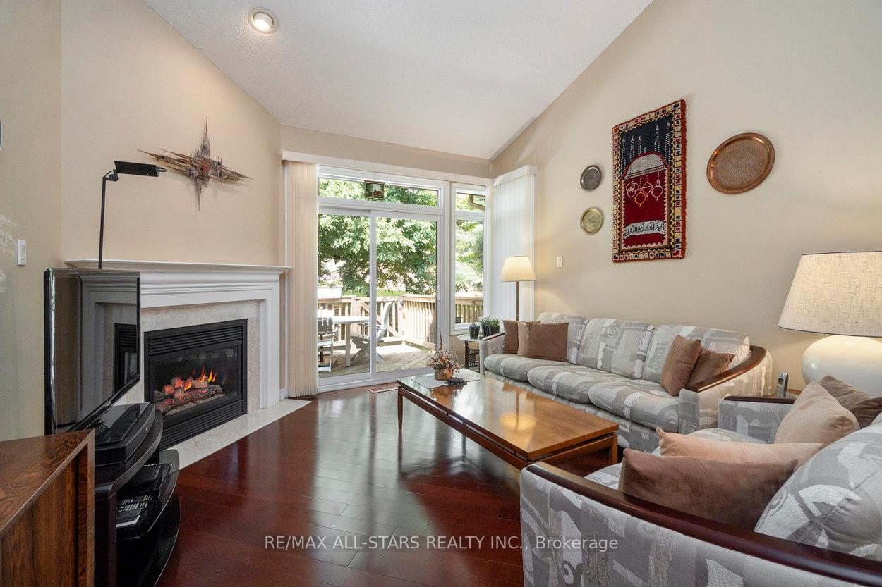 Photo 5 of 14 Kingfisher Cove Way, Markham, Greensborough — HOMEH