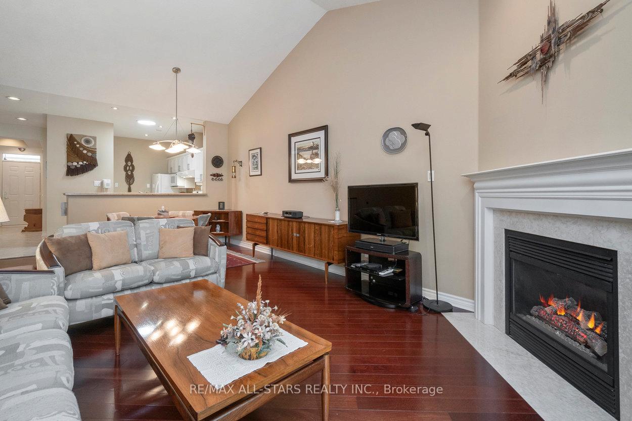 Photo 6 of 14 Kingfisher Cove Way, Markham, Greensborough — HOMEH