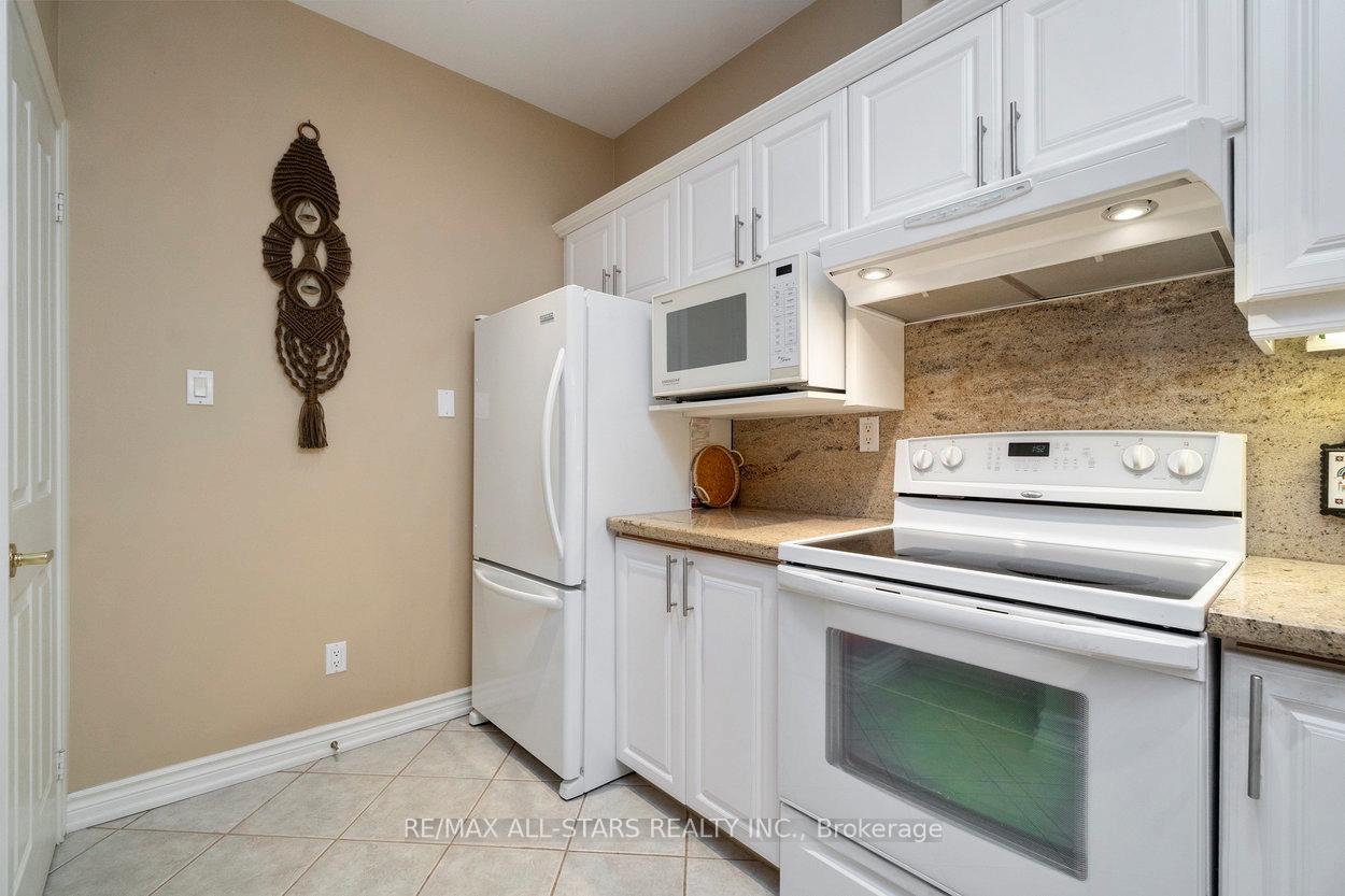 Photo 10 of 14 Kingfisher Cove Way, Markham, Greensborough — HOMEH