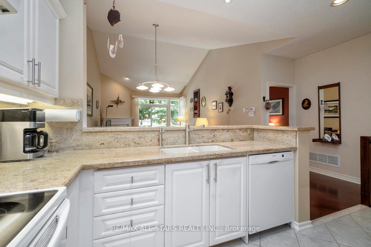 Photo 11 of 14 Kingfisher Cove Way, Markham, Greensborough — HOMEH