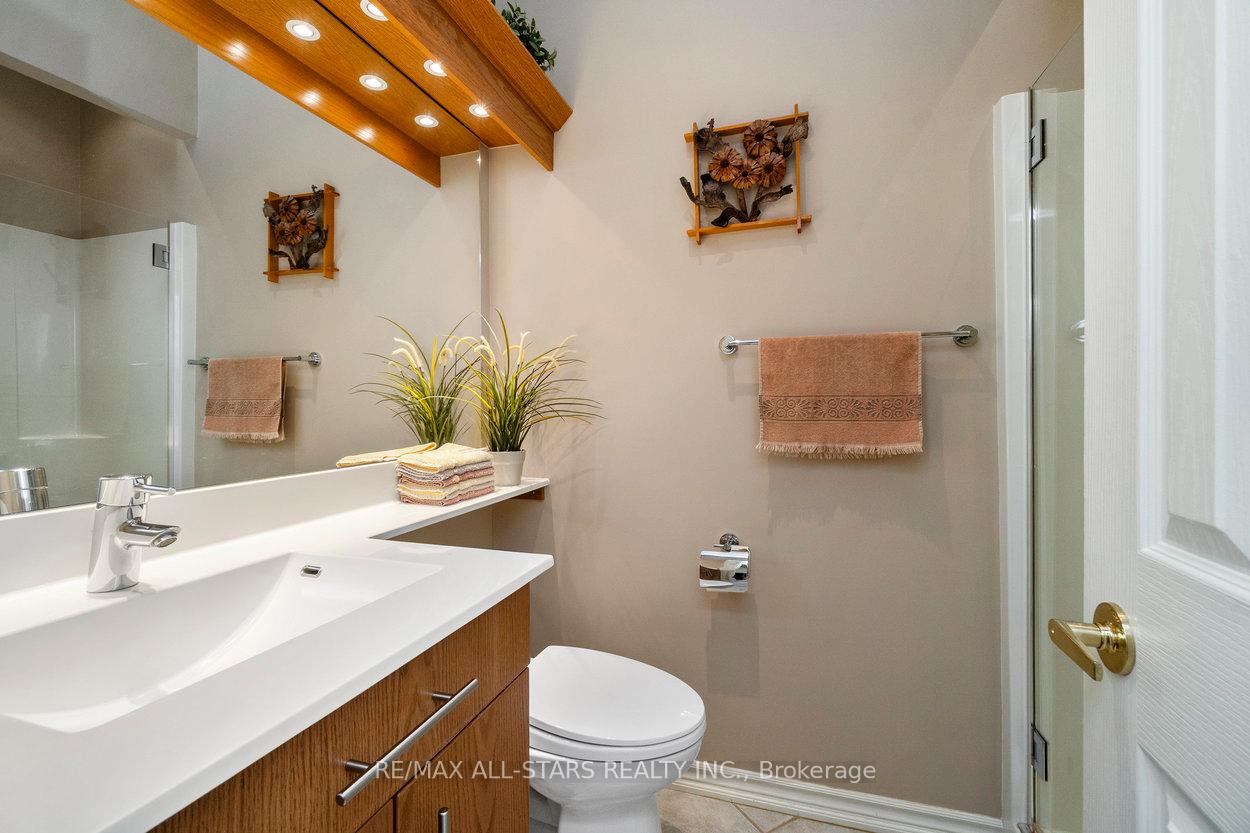 Photo 19 of 14 Kingfisher Cove Way, Markham, Greensborough — HOMEH