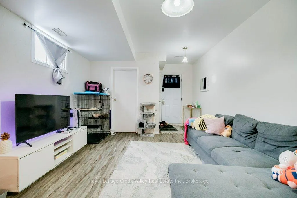 Photo 23 of 376 Hansen Road N, Brampton, Madoc — HOMEH