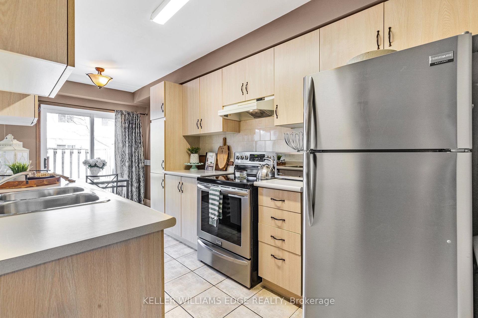 Photo 8 of Unit Unit 40, 104 Frances Avenue, Hamilton, Lakeshore — HOMEH