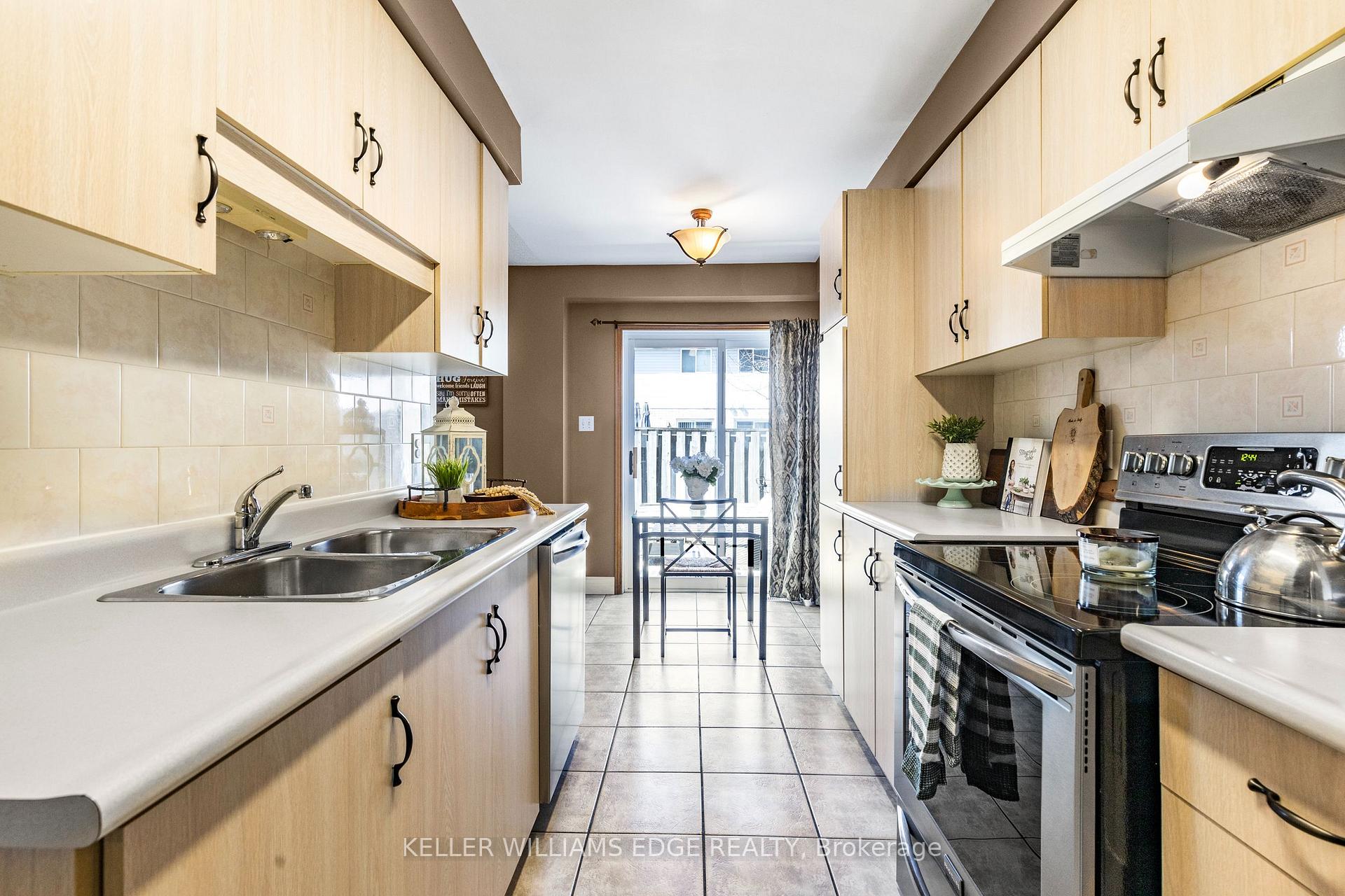 Photo 9 of Unit Unit 40, 104 Frances Avenue, Hamilton, Lakeshore — HOMEH