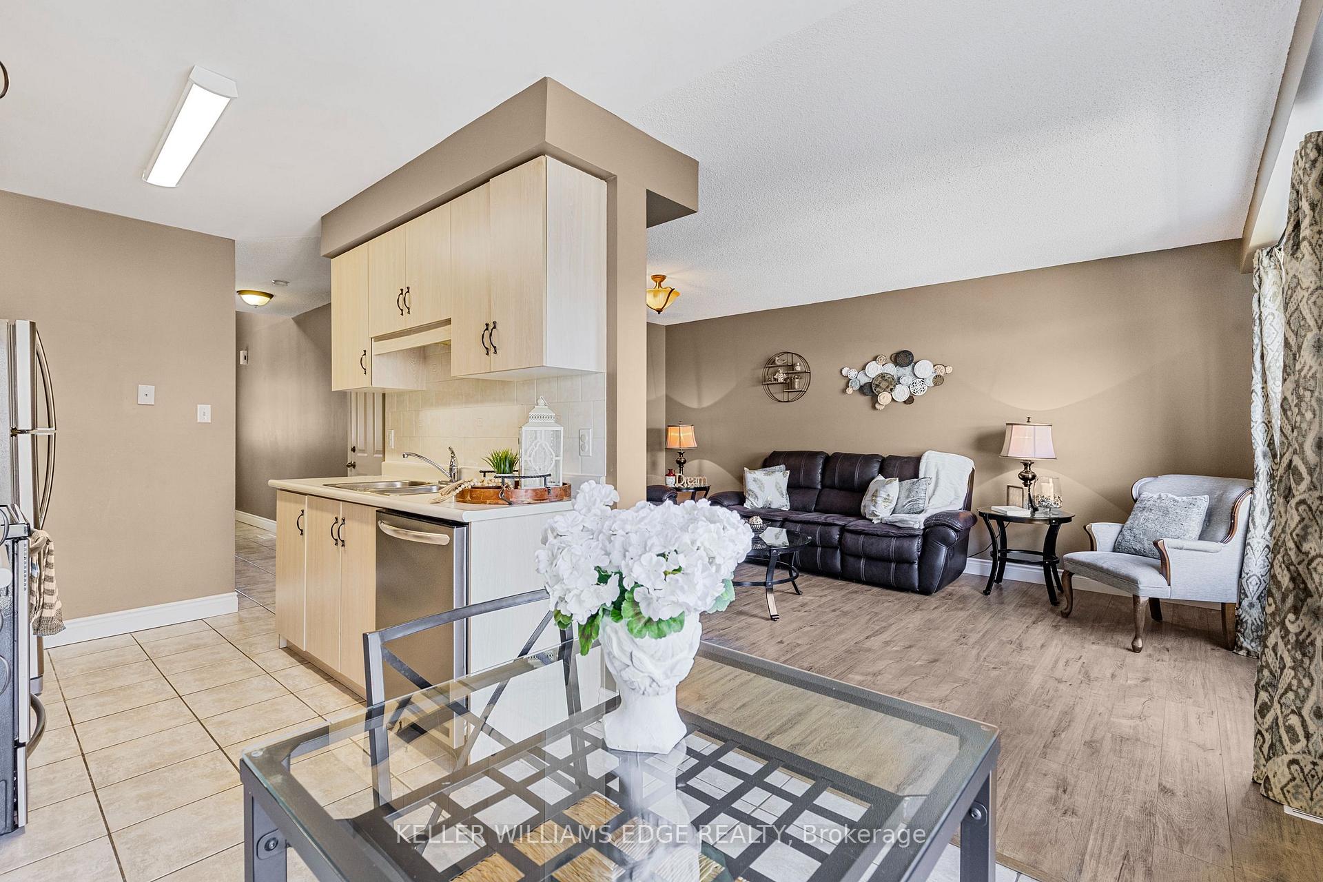Photo 10 of Unit Unit 40, 104 Frances Avenue, Hamilton, Lakeshore — HOMEH