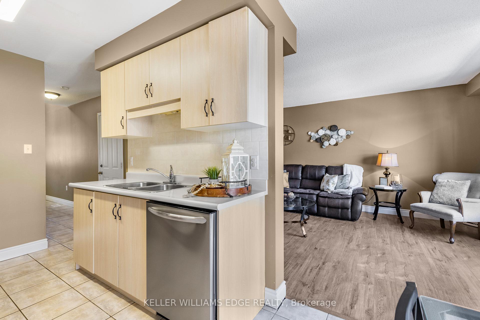 Photo 11 of Unit Unit 40, 104 Frances Avenue, Hamilton, Lakeshore — HOMEH