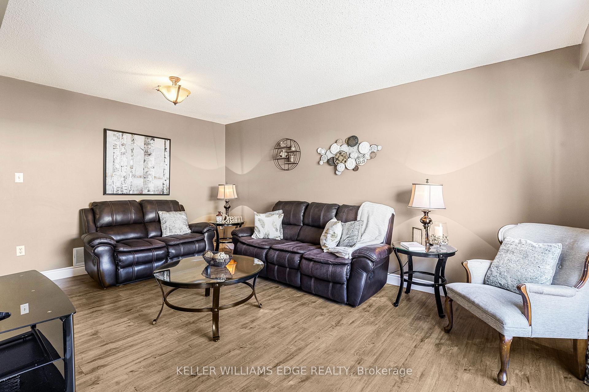 Photo 12 of Unit Unit 40, 104 Frances Avenue, Hamilton, Lakeshore — HOMEH