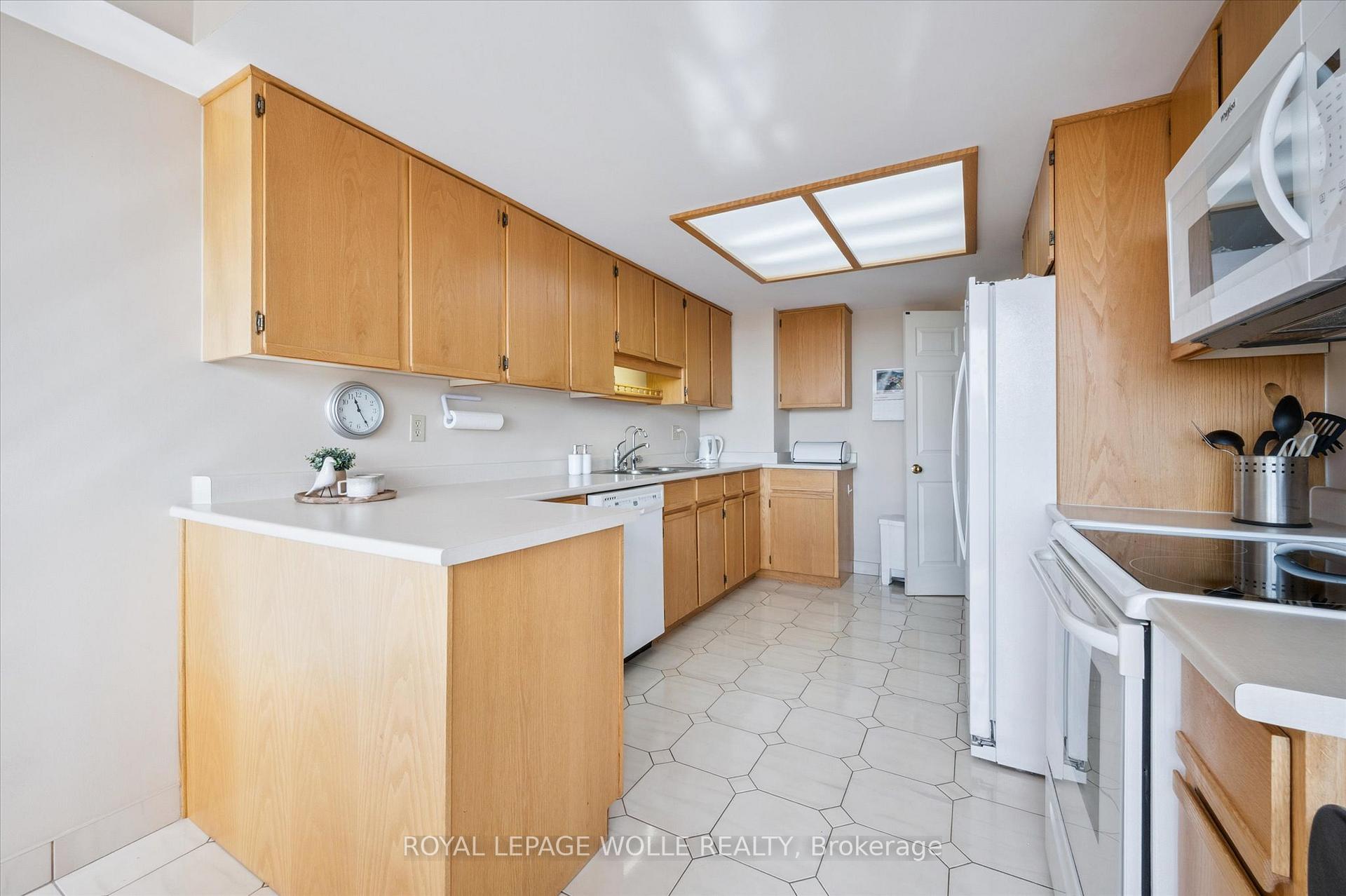 Photo 18 of Unit 903, 4 Willow Street, Waterloo — HOMEH