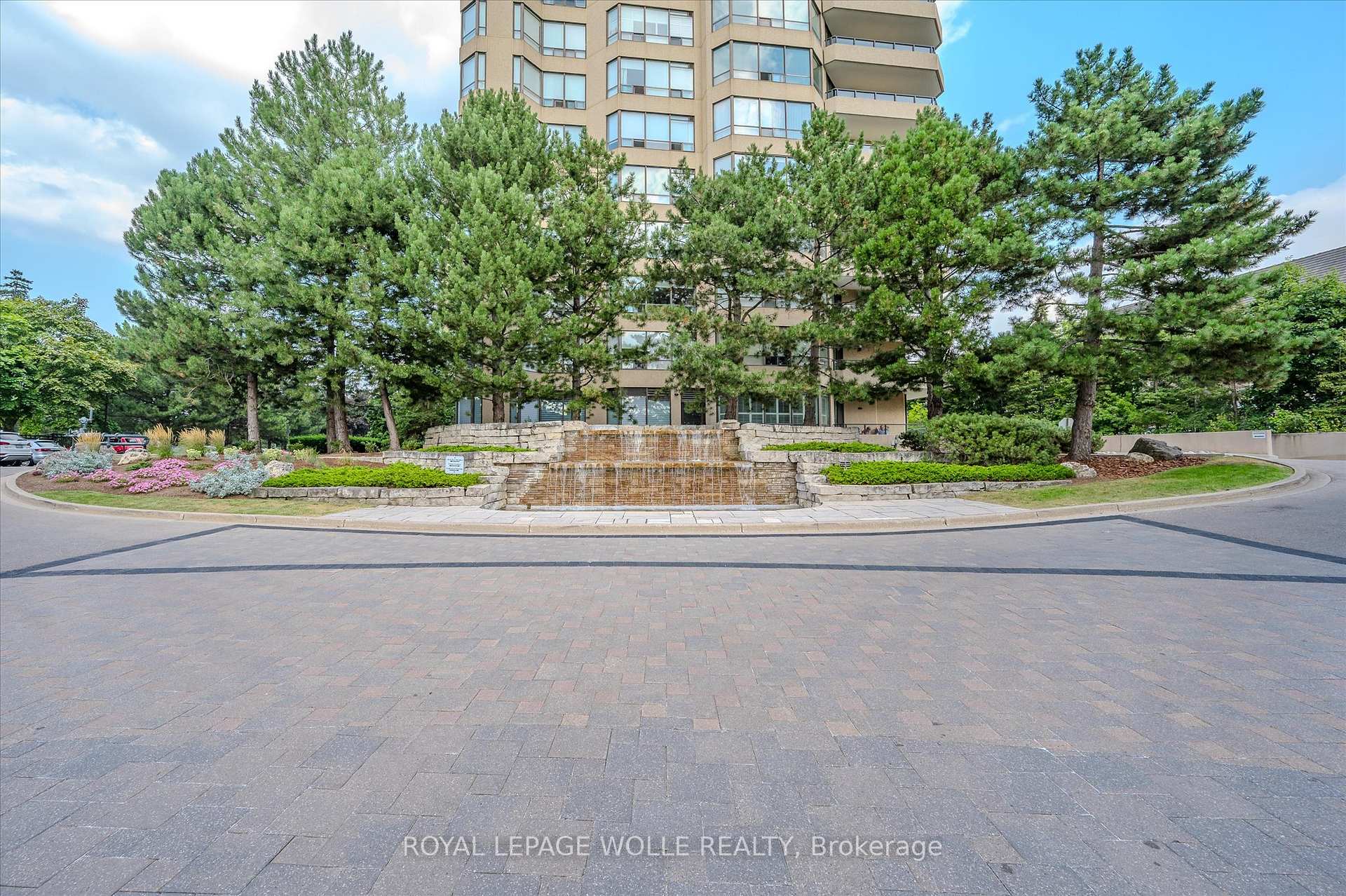 Photo 33 of Unit 903, 4 Willow Street, Waterloo — HOMEH