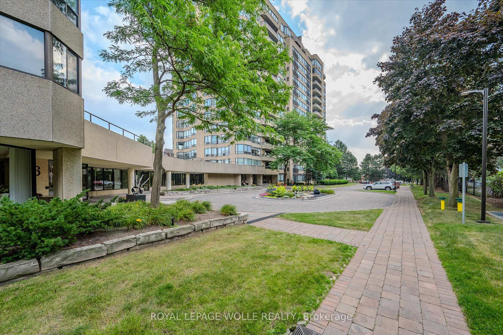 Photo 34 of Unit 903, 4 Willow Street, Waterloo — HOMEH