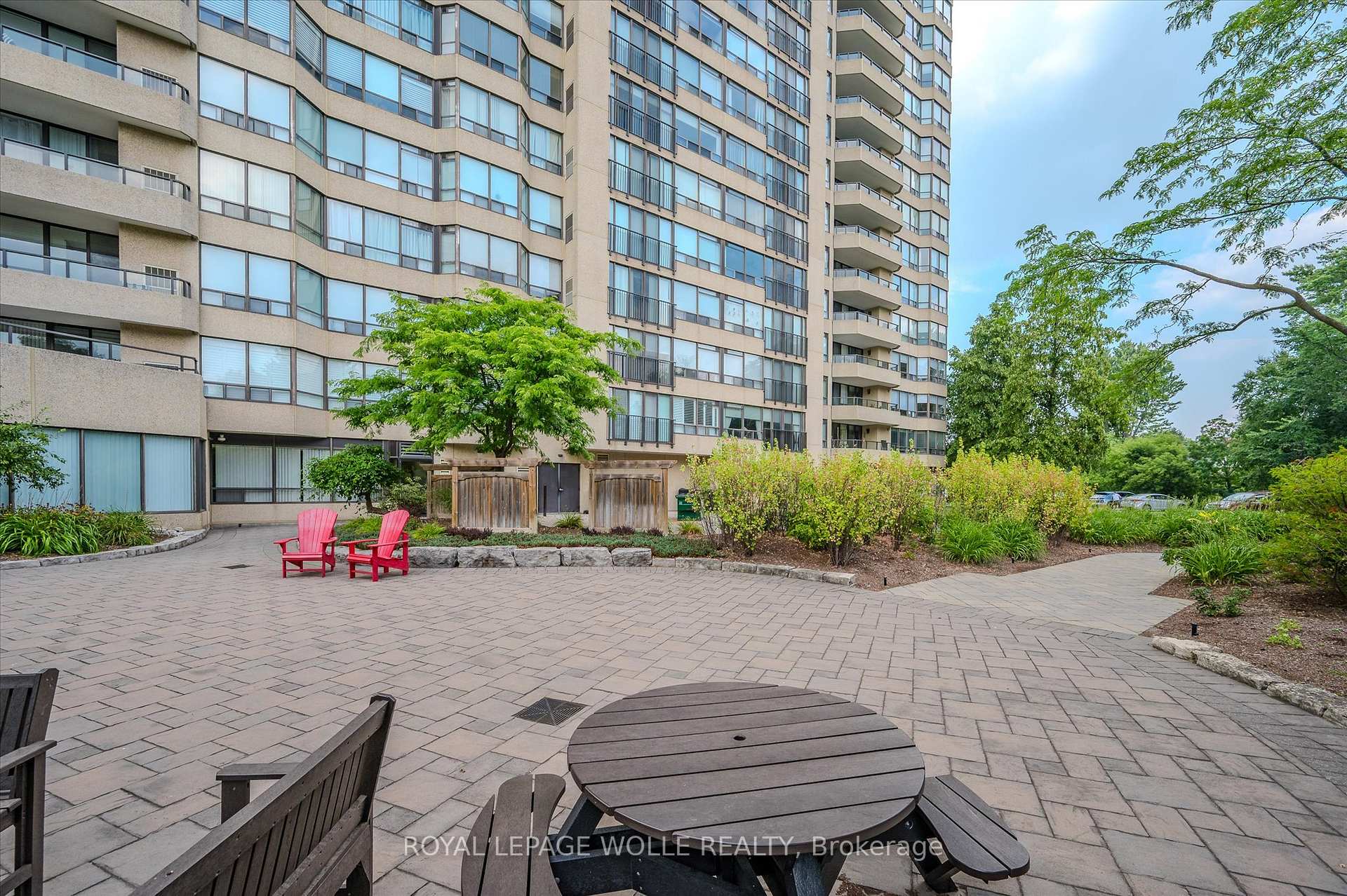 Photo 37 of Unit 903, 4 Willow Street, Waterloo — HOMEH