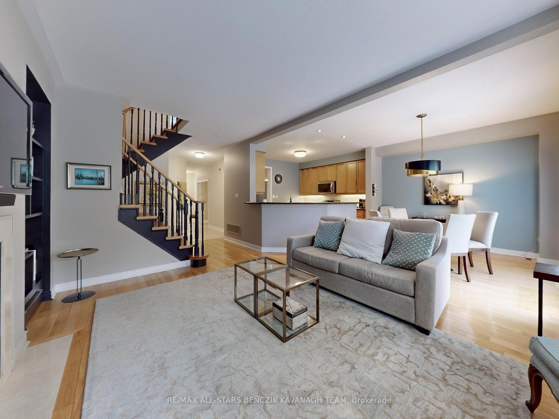 Photo 4 of 111 Louisbourg Way, Markham, Greensborough — HOMEH