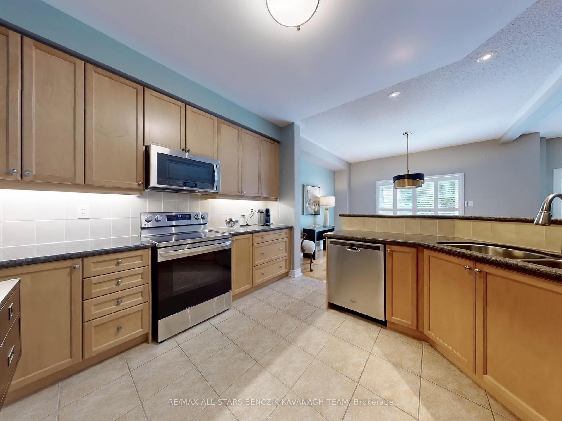 Photo 5 of 111 Louisbourg Way, Markham, Greensborough — HOMEH
