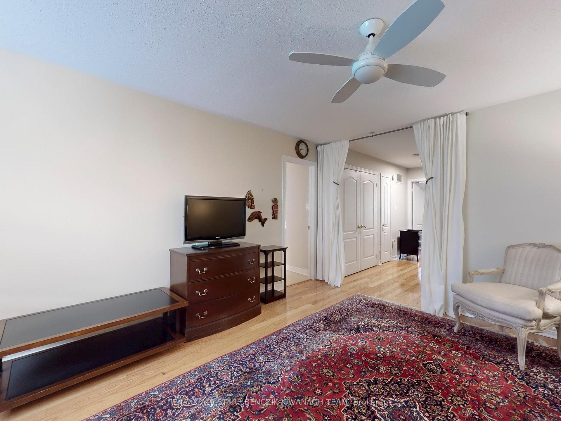 Photo 17 of 111 Louisbourg Way, Markham, Greensborough — HOMEH