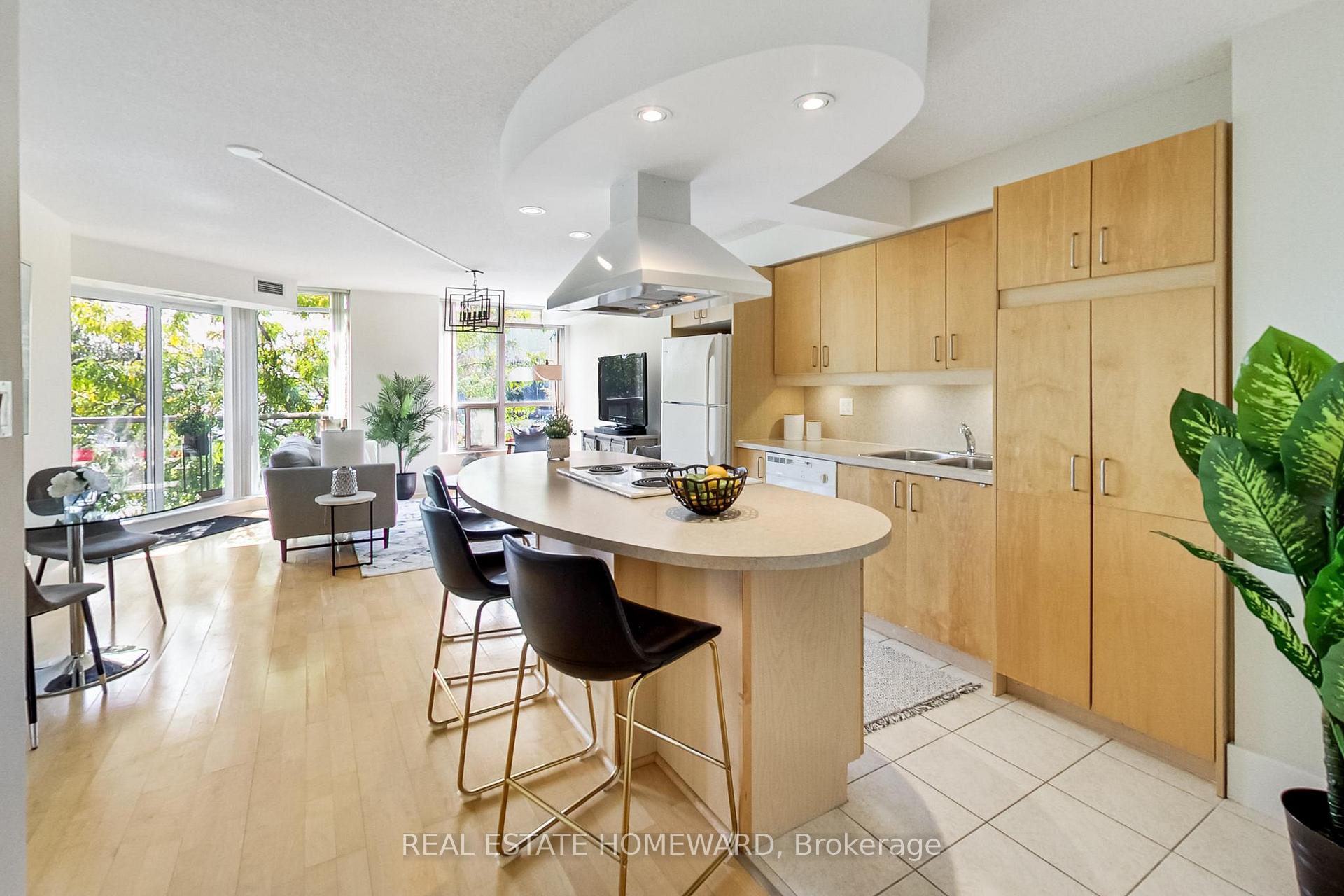 Photo 4 of Unit 201, 550 Queens Quay W, Toronto, Waterfront Communities — HOMEH