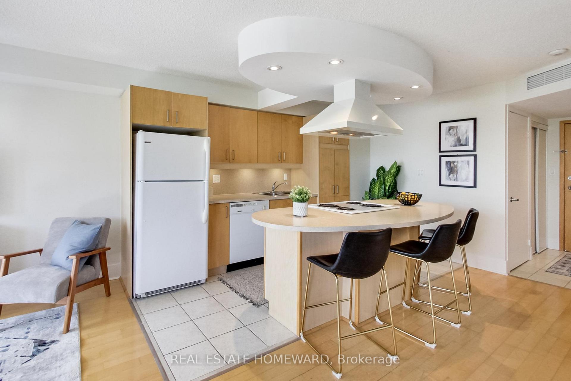 Photo 6 of Unit 201, 550 Queens Quay W, Toronto, Waterfront Communities — HOMEH