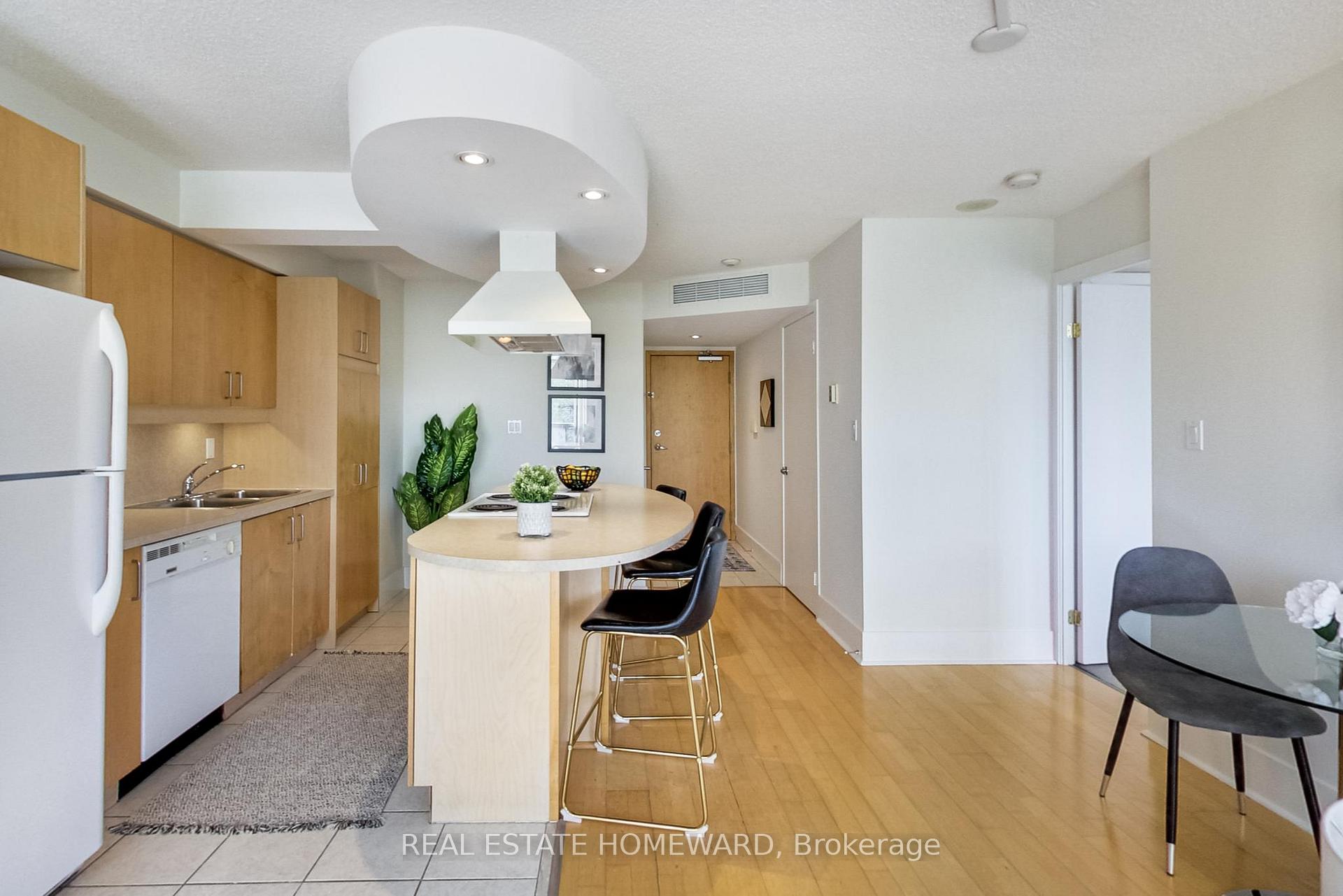 Photo 7 of Unit 201, 550 Queens Quay W, Toronto, Waterfront Communities — HOMEH