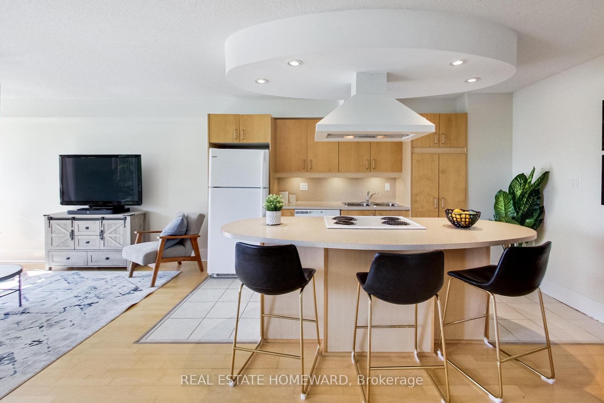 Photo 9 of Unit 201, 550 Queens Quay W, Toronto, Waterfront Communities — HOMEH