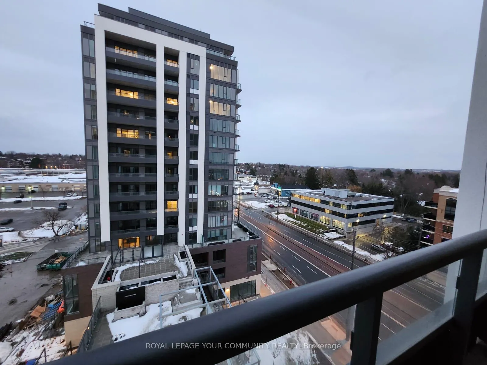 Photo 4 of Unit 907, 693 Davis Drive, Newmarket, Huron Heights-Leslie Valley — HOMEH