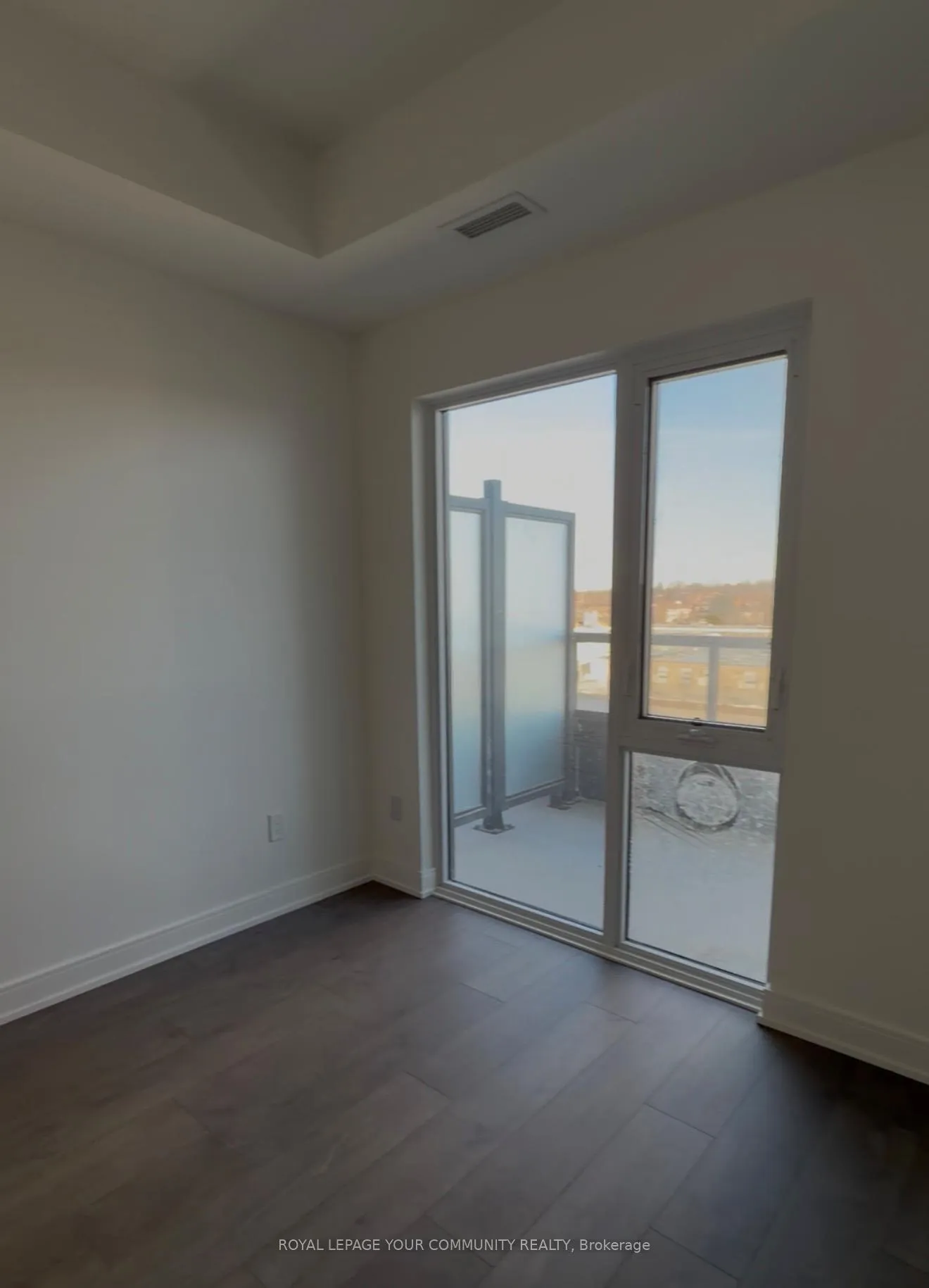 Photo 19 of Unit 907, 693 Davis Drive, Newmarket, Huron Heights-Leslie Valley — HOMEH