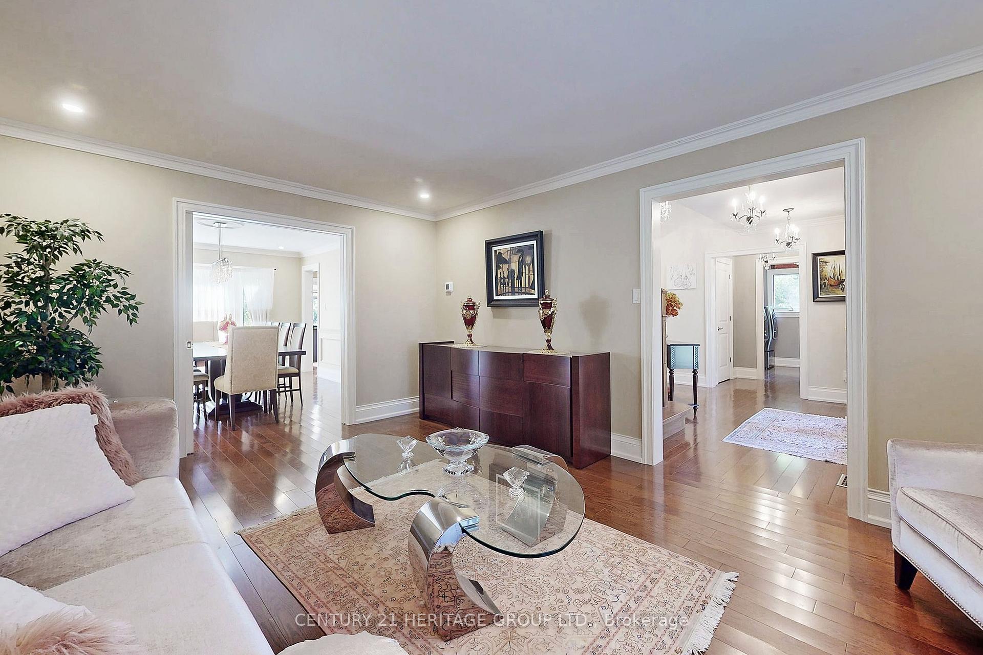 Photo 3 of 8 Petch Crescent, Aurora, Aurora Highlands — HOMEH