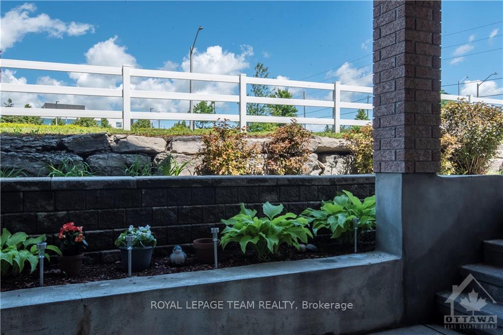 Photo 3 of Unit A, 900 White Alder Avenue, Ottawa, Blossom Park/Kemp Park/Findlay Creek — HOMEH