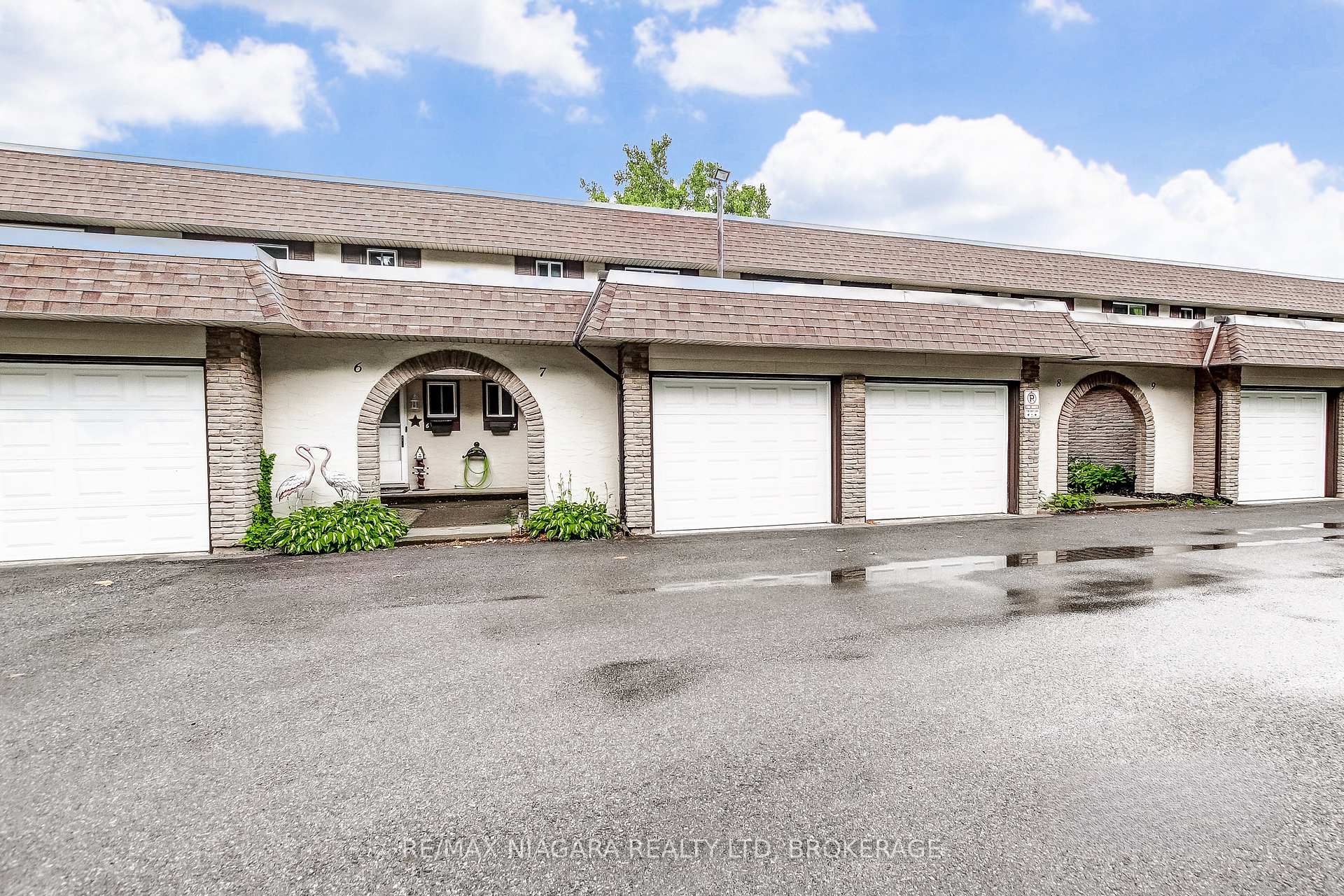 Front of Unit 7, 4230 Meadowvale Drive