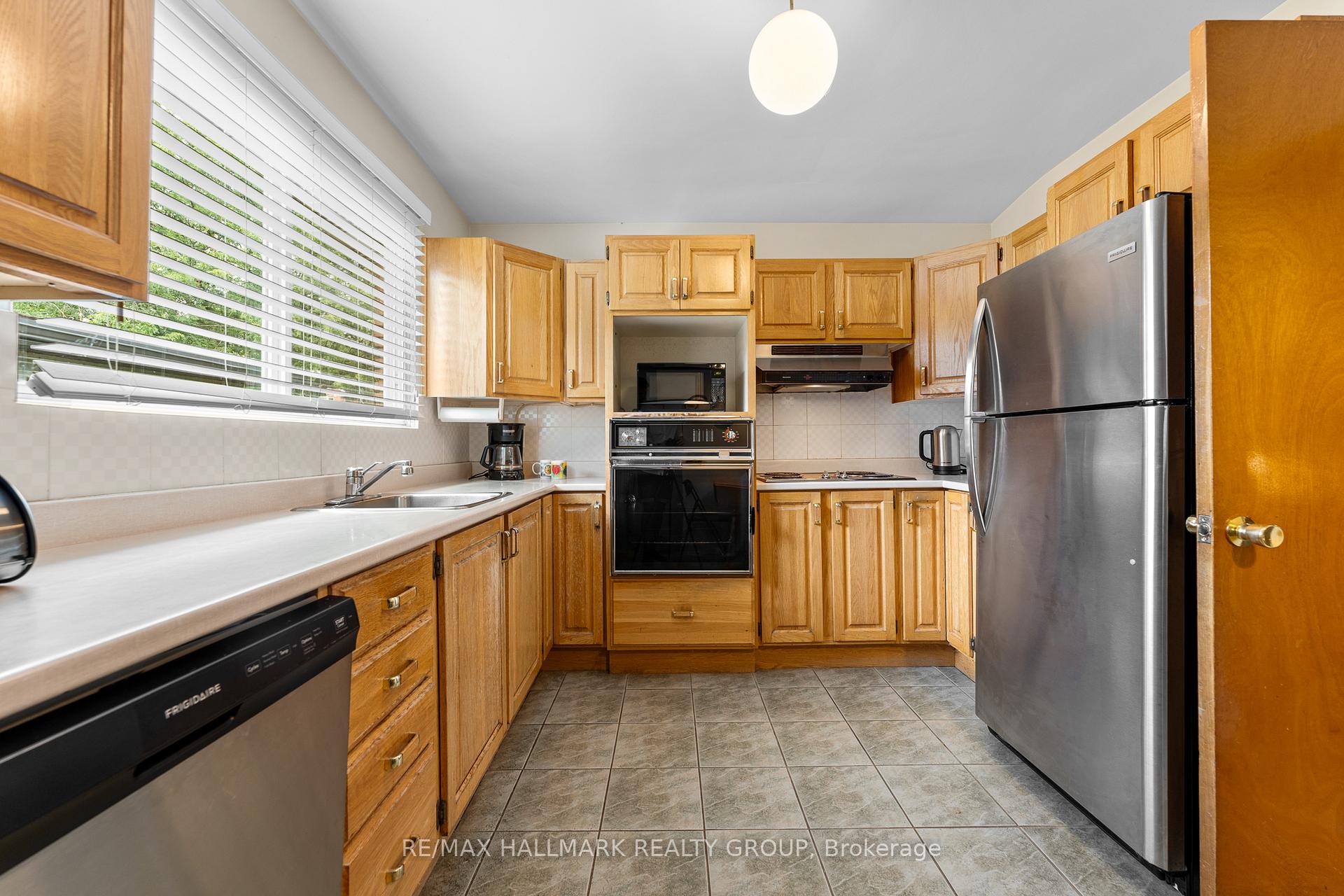 Photo 5 of 116 Sherwood Drive, Ottawa, Civic Hospital — HOMEH