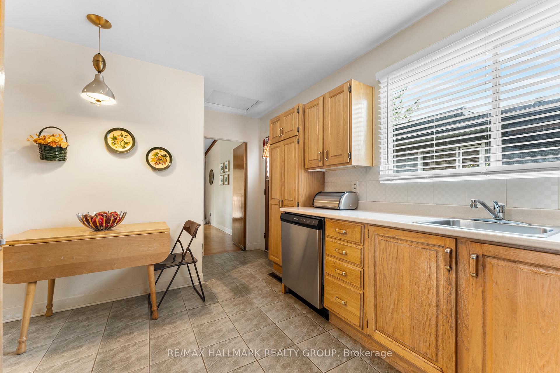 Photo 10 of 116 Sherwood Drive, Ottawa, Civic Hospital — HOMEH