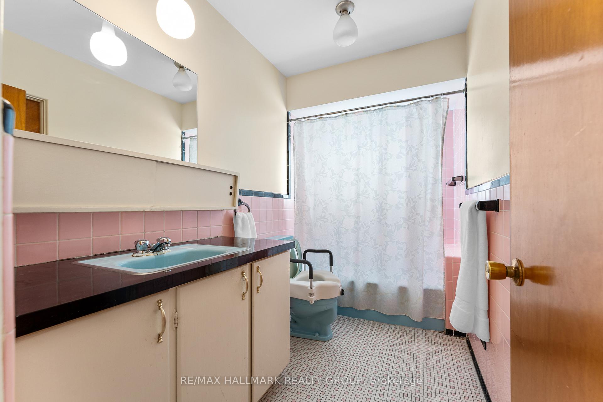 Photo 15 of 116 Sherwood Drive, Ottawa, Civic Hospital — HOMEH