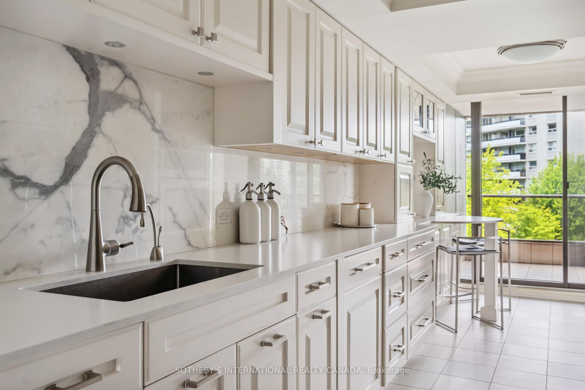 Photo 10 of Unit 401, 3900 Yonge Street, Toronto, Bedford Park-Nortown — HOMEH