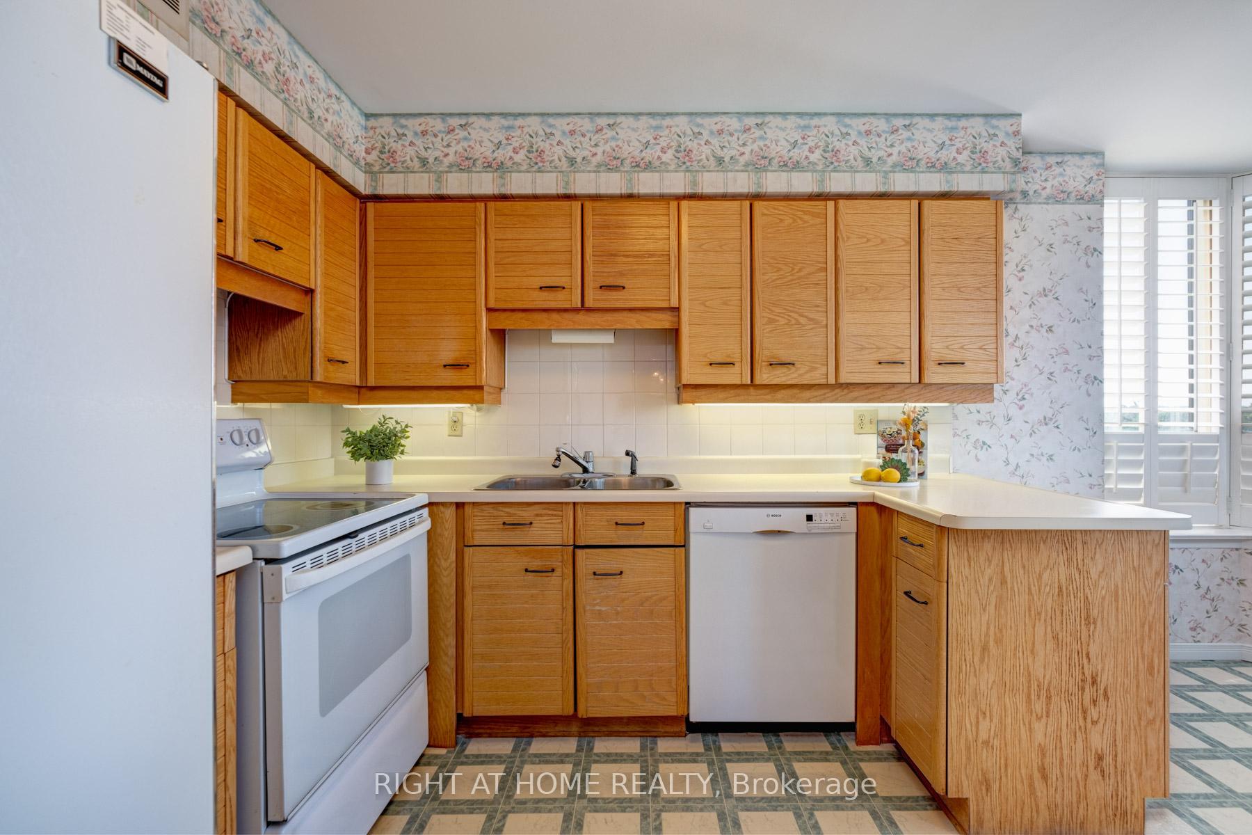 Photo 23 of Unit 605, 55 Austin Drive, Markham, Markville — HOMEH