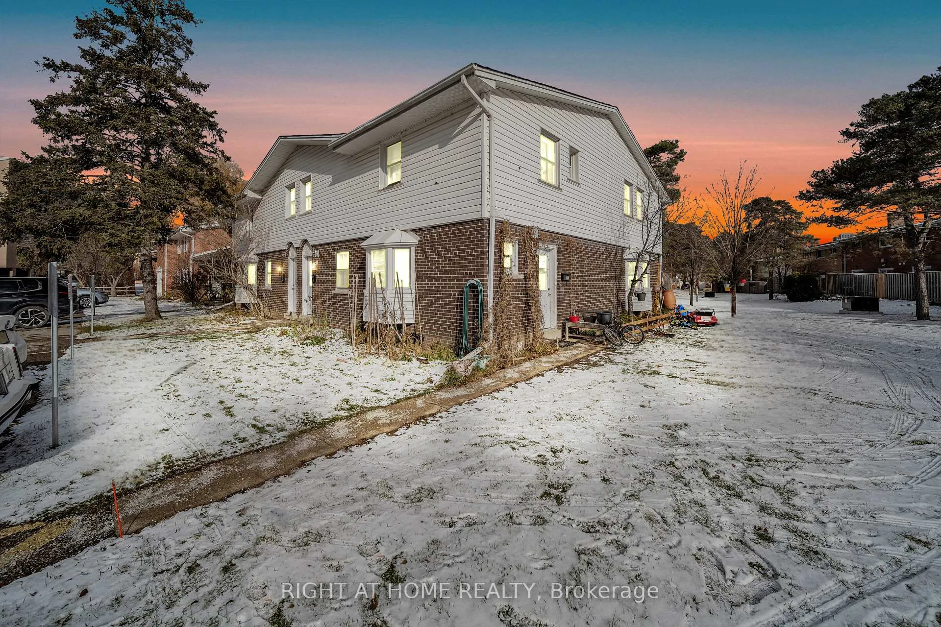 Photo 1 of 272 Westcourt Place, Waterloo — HOMEH