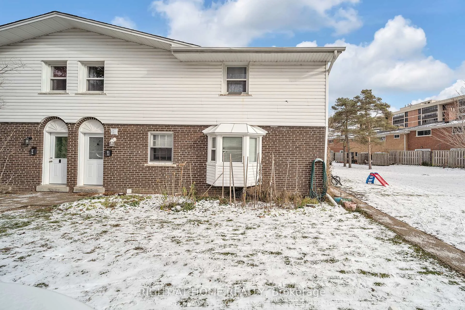Photo 3 of 272 Westcourt Place, Waterloo — HOMEH