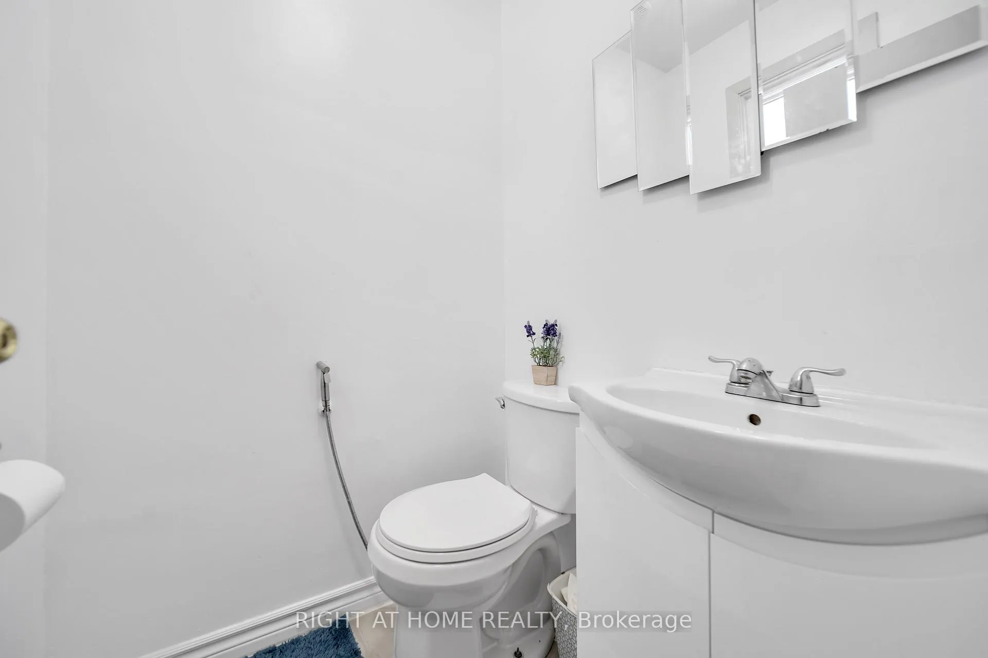 Photo 8 of 272 Westcourt Place, Waterloo — HOMEH