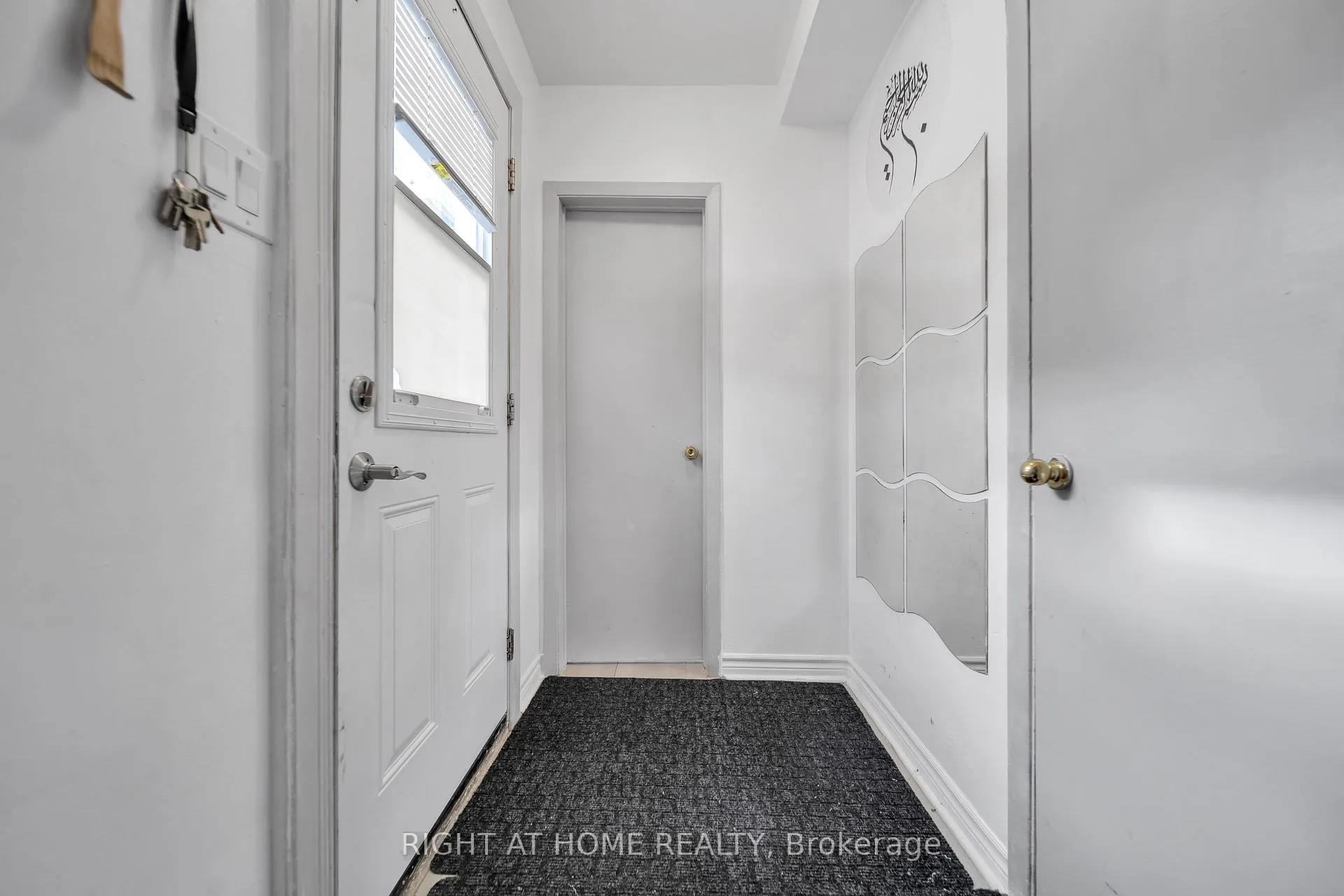 Photo 9 of 272 Westcourt Place, Waterloo — HOMEH