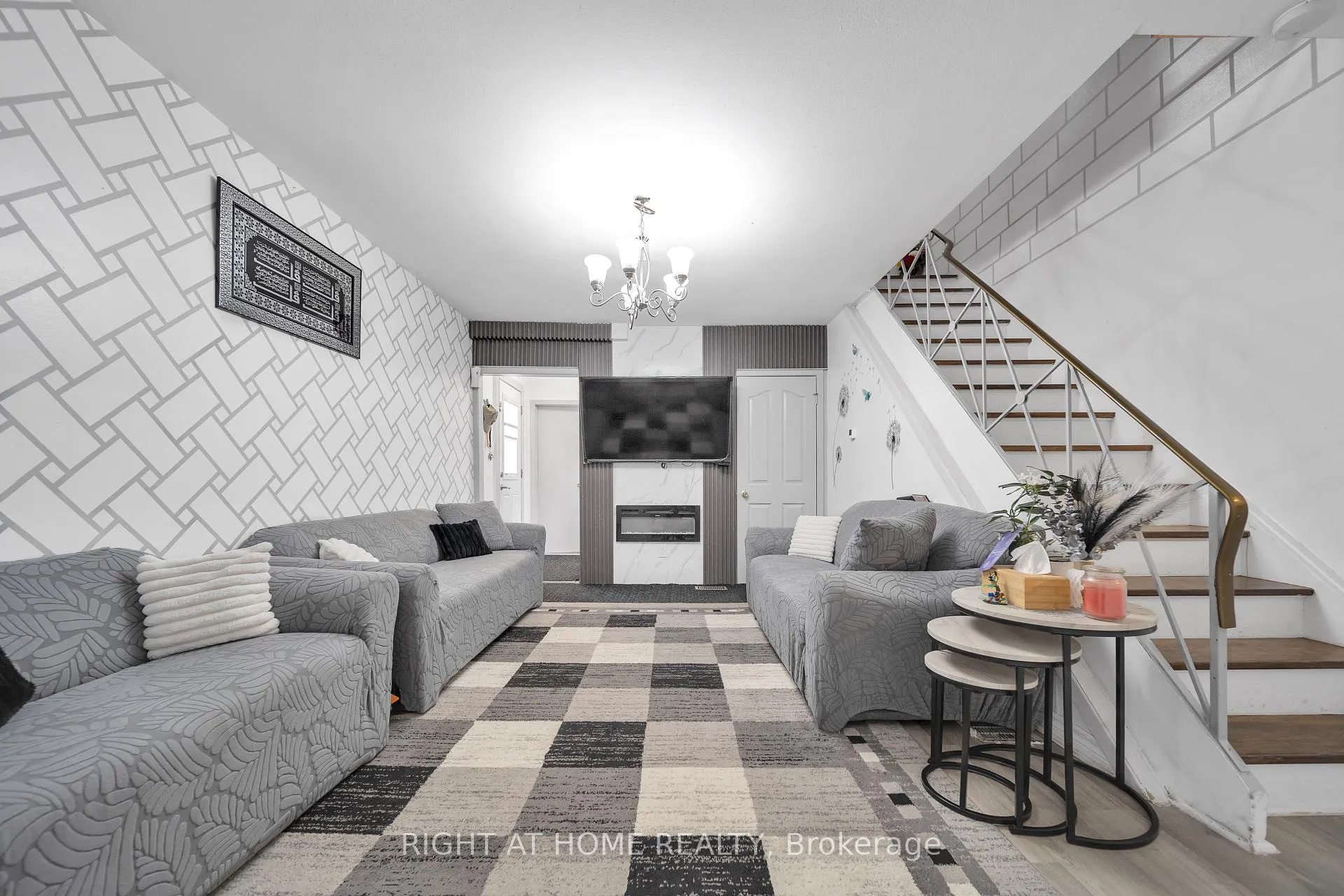 Photo 11 of 272 Westcourt Place, Waterloo — HOMEH