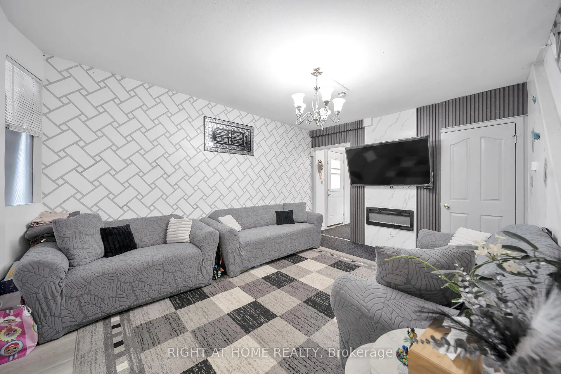 Photo 12 of 272 Westcourt Place, Waterloo — HOMEH